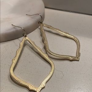 Single pair of earrings